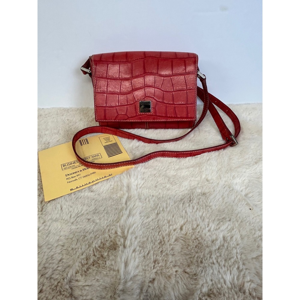 Dooney & Bourke Red Croc Embossed Leather‎ Crossbody Bag I1 096130 Small Purse